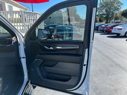 Used 2022 GMC Yukon XL Denali image 23