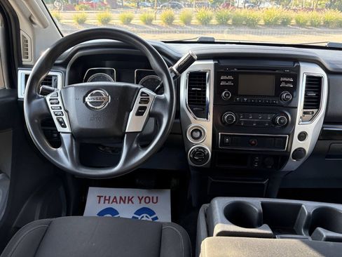 Used 2018 Nissan Titan SV AWD/4WD image 21