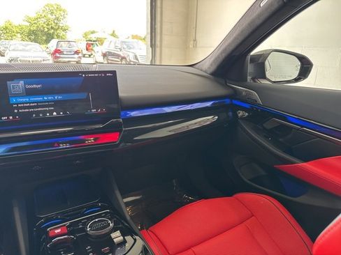 Used 2025 BMW M5 w/ Carbon Package image 39