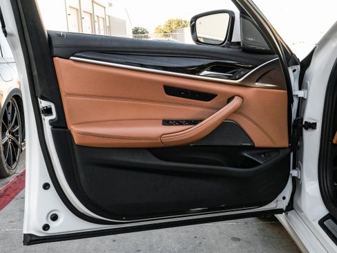 Used 2018 BMW 540i xDrive image 45