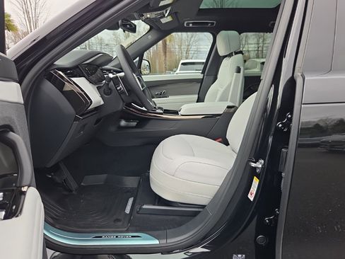 New 2026 Land Rover Range Rover Sport SE image 4