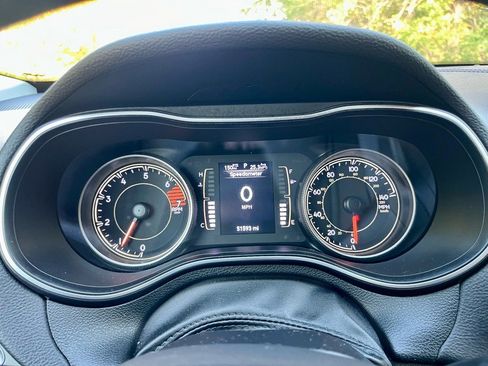 Used 2019 Jeep Cherokee Latitude w/ Cold Weather Group image 19