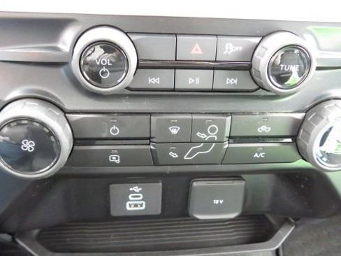 Certified 2025 Ford F250 XLT image 14