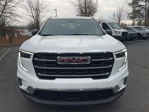 Used 2024 GMC Acadia Elevation image 5