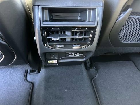 New 2025 Jeep Grand Cherokee 4WD image 17