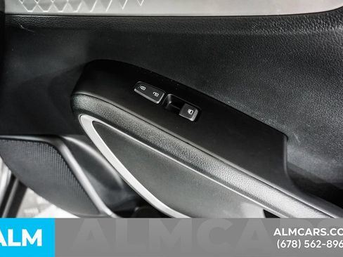 Used 2025 Kia Soul LX w/ LX Technology Package FWD image 34