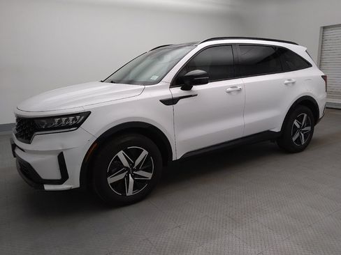Used 2023 Kia Sorento EX w/ Panoramic Sunroof Package image 2