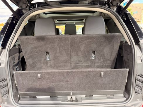 Used 2017 Land Rover Discovery HSE image 17