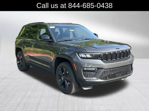 New 2025 Jeep Grand Cherokee Limited w/ Luxury Tech Group II image 3