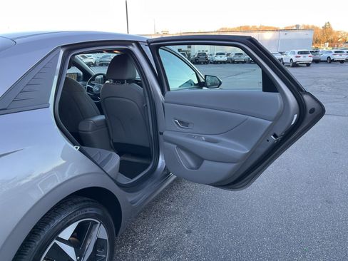 Certified 2023 Hyundai Elantra SEL w/ Convenience Package image 23