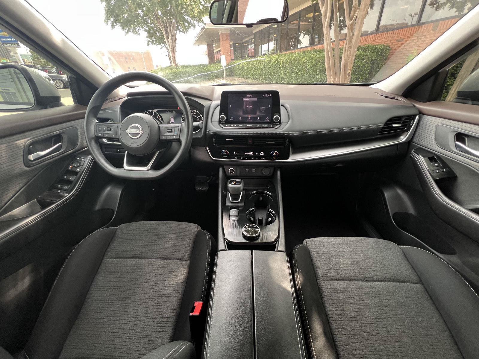 Used 2023 Nissan Rogue SV AWD/4WD image 18