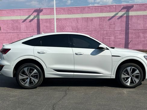 Used 2024 Audi Q8 e-tron Premium image 3