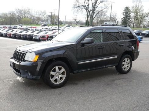 Used 2010 Jeep Grand Cherokee Laredo image 2