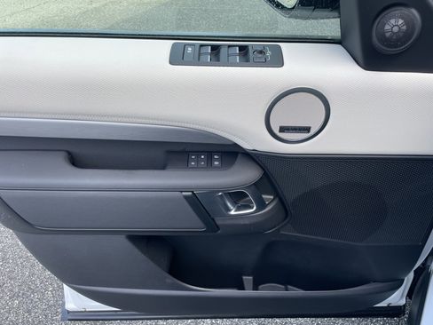 Certified 2025 Land Rover Discovery Dynamic SE AWD/4WD image 12