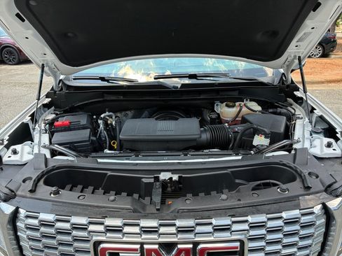 Used 2024 GMC Yukon Denali AWD/4WD image 16