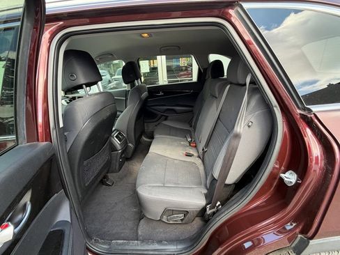 Used 2017 Kia Sorento FWD w/ LX Convenience Package image 10