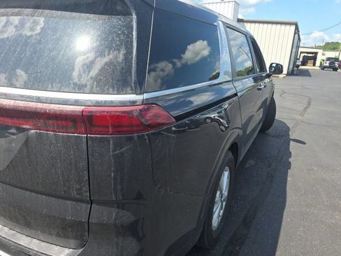 Used 2024 Kia Carnival LX FWD image 4