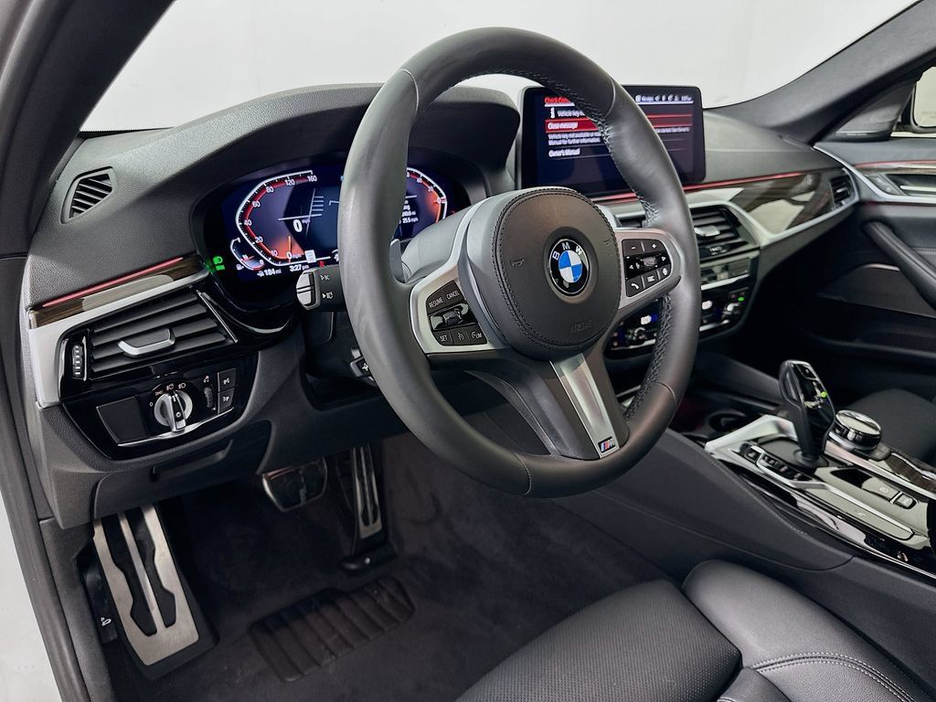 Used 2022 BMW 540i xDrive w/ Executive Package AWD/4WD image 9