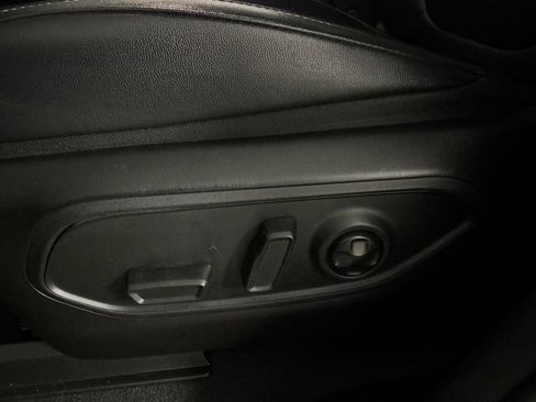 Certified 2023 Jeep Grand Cherokee Limited w/ Black Appearance Package AWD/4WD image 24