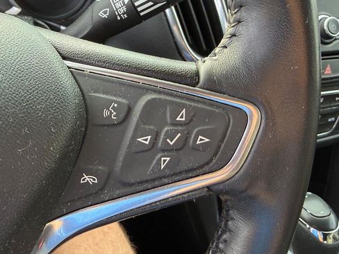 Used 2020 Chevrolet Equinox LT FWD image 19