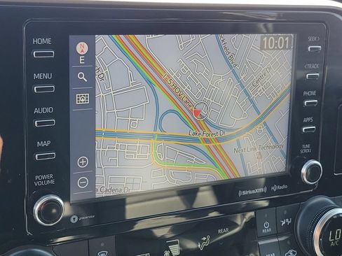 Used 2021 Toyota Highlander XLE FWD image 14