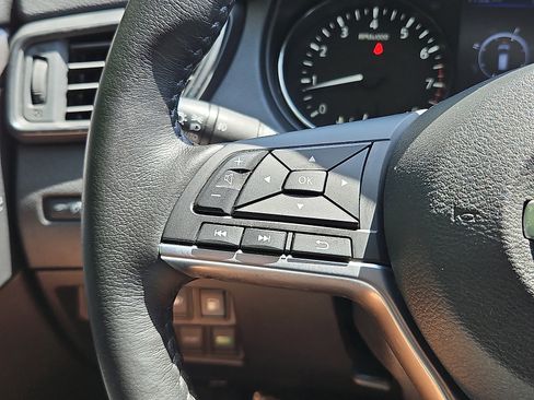 Certified 2019 Nissan Rogue SV w/ Premium Package AWD/4WD image 19