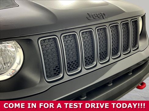 Used 2023 Jeep Renegade Trailhawk AWD/4WD image 29