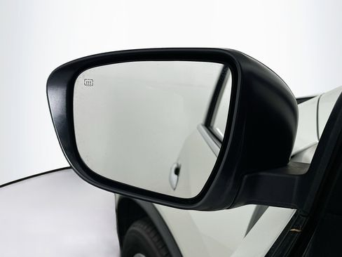 Used 2020 Nissan Rogue SV FWD image 16