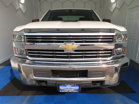 Used 2018 Chevrolet Silverado 2500 W/T RWD image 2