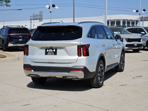 New 2026 Kia Sorento S image 3