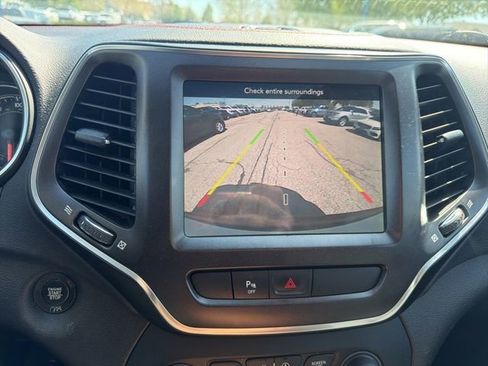 Used 2019 Jeep Cherokee Trailhawk w/ Cold Weather Group AWD/4WD image 26