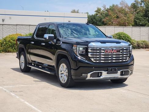 Used 2024 GMC Sierra 1500 Denali w/ Technology Package AWD/4WD image 3