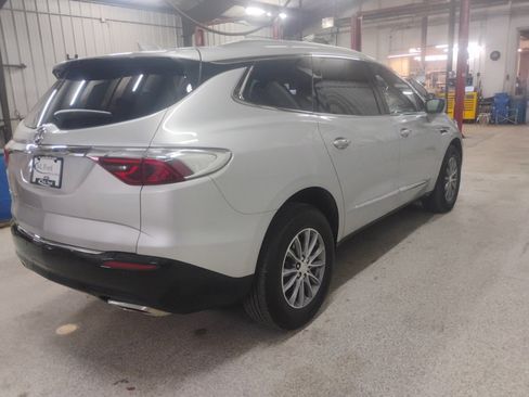 Used 2022 Buick Enclave Essence image 24