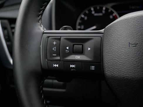Used 2025 Nissan Rogue SV AWD/4WD image 17