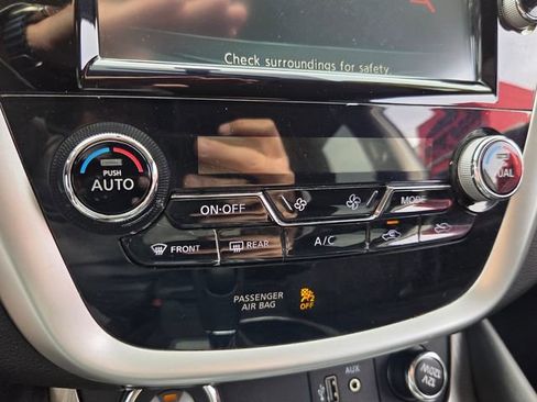 Used 2018 Nissan Murano SV image 23