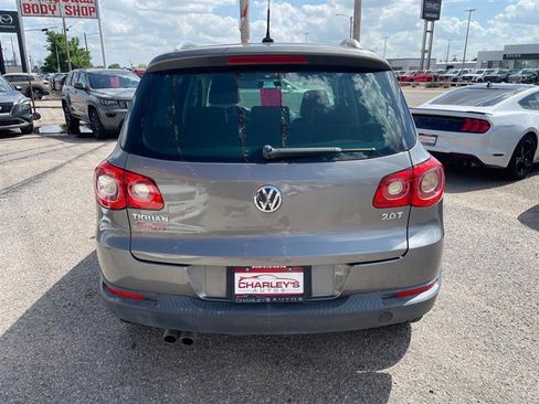Used 2011 Volkswagen Tiguan S image 6