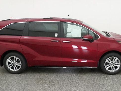 New 2026 Toyota Sienna Limited FWD image 11