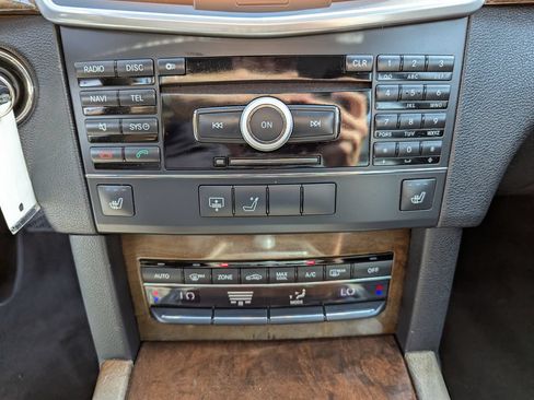 Used 2010 Mercedes-Benz E 350 4MATIC Sedan image 25