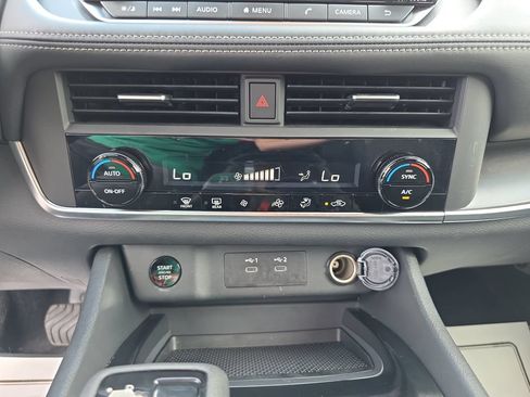 Used 2025 Nissan Rogue SV FWD image 23