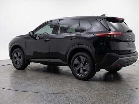Used 2025 Nissan Rogue SV image 6