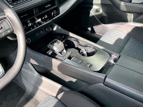 Certified 2023 Nissan Rogue SV FWD image 16