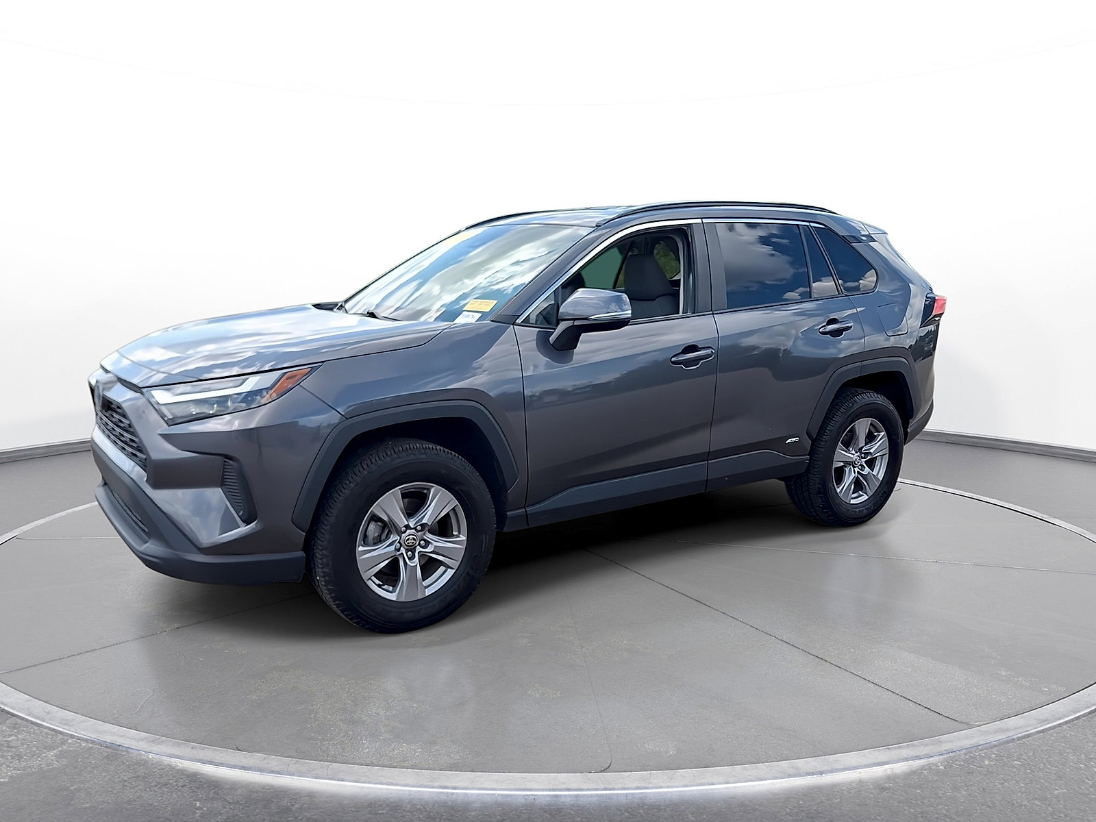 Used 2023 Toyota RAV4 XLE AWD/4WD image 4