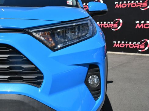 Used 2020 Toyota RAV4 XLE Premium FWD image 11