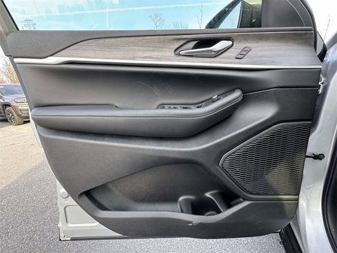 New 2025 Jeep Grand Cherokee Limited w/ Black Appearance Package image 26