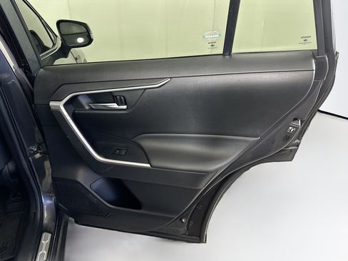 Used 2020 Toyota RAV4 XLE w/ Carpet Mat Package AWD/4WD image 30