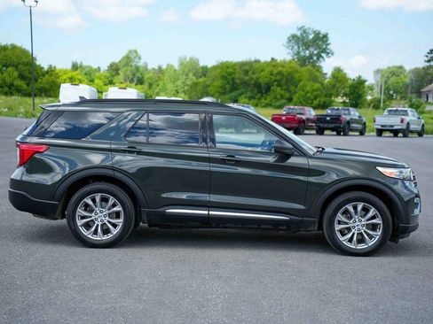 Certified 2023 Ford Explorer XLT w/ Equipment Group 202A AWD/4WD image 4