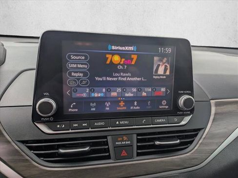 Used 2025 Nissan Altima 2.5 SV FWD image 12
