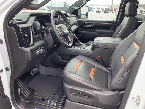 Used 2025 GMC Sierra 2500 AT4 image 16