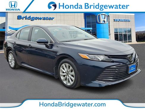 Used 2020 Toyota Camry LE image 1