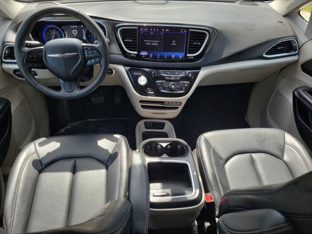 Used 2024 Chrysler Pacifica Touring-L FWD image 13